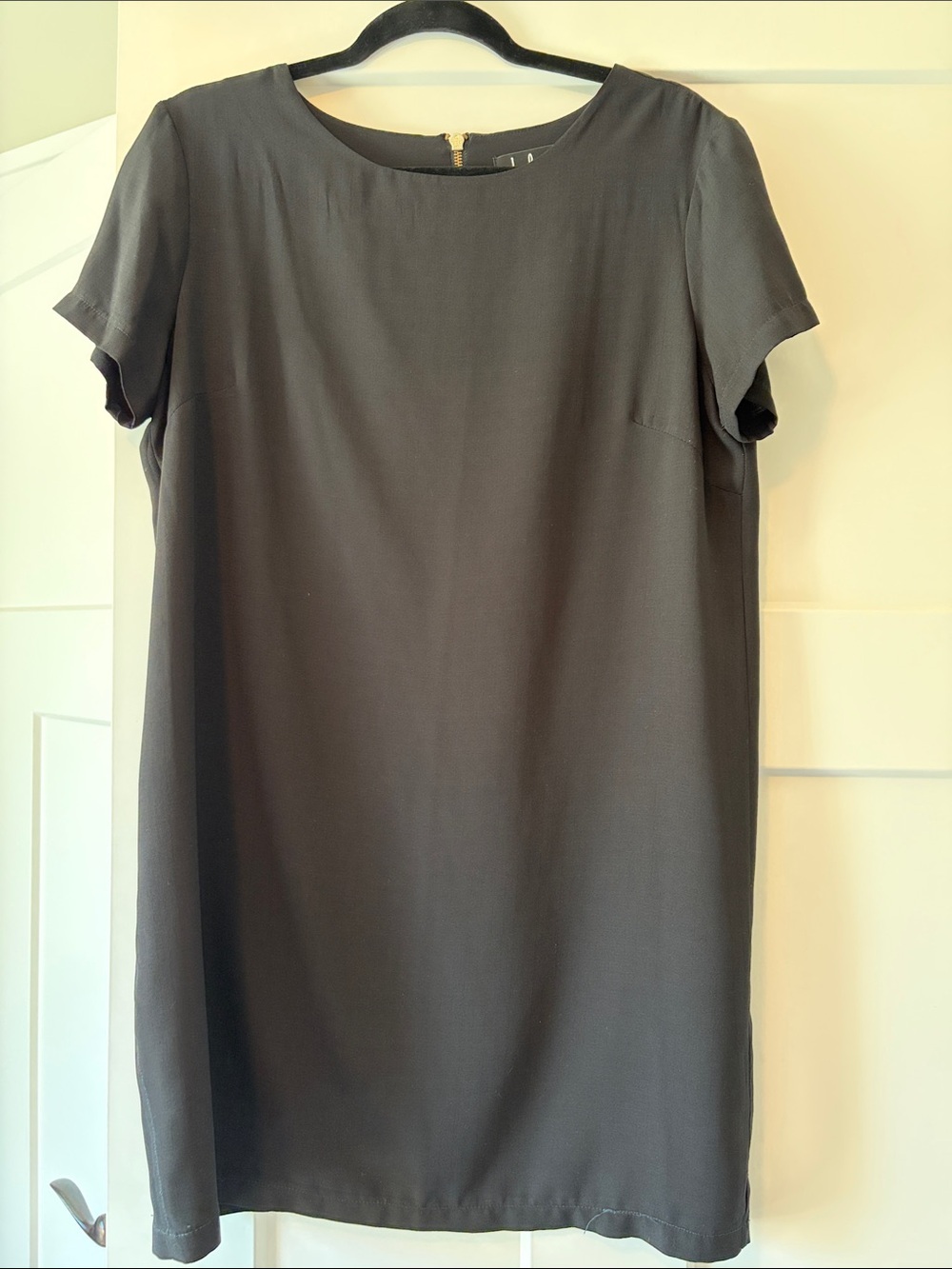 Lulu’s Simple Black Shift Dress